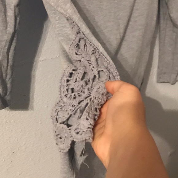 Cute lace top - Picture 2 of 2